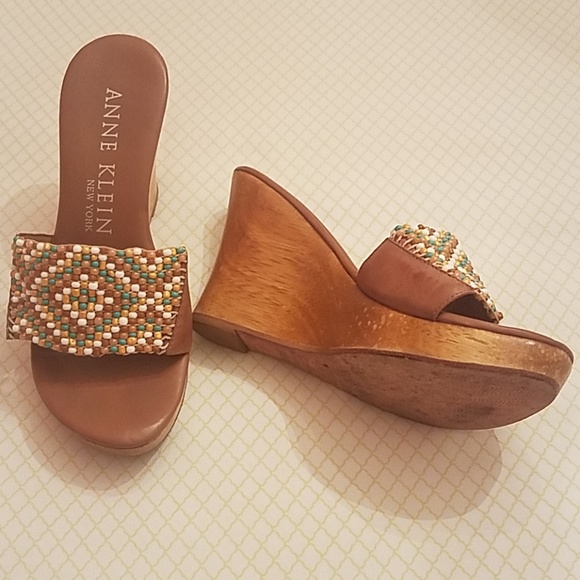 EUC Anne Klein Platform Wedge - Picture 2 of 2